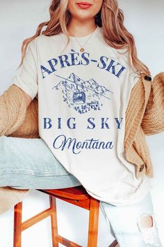 APRES SKI BIG SKY MONTANA GRAPHIC T-SHIRTPREMIUM COTTONUNISEX SIZINGCLASSIC FITMade In: USAFabric Contents: 100% Cotton Winter Casual T-shirt For Outdoor Activities, Casual Winter T-shirt For Outdoor Activities, White T-shirt For Outdoor Winter Activities, Casual Winter Skiing Tops, Trendy Graphic Print Tops For Outdoor Activities, Sporty Crew Neck Top For Ski Season, Sporty Top For Ski Season, Sporty Tops For Ski Season, Casual Skiing Tops