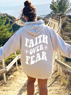 Spread a Message of Faith with this cute Faith Over Fear Hoodie! This unique Christian Hoodie Sweatshirt is super comfy! Size up for a Trendy Oversized Look! SHIPS FREE! SIZING TIPS: Size up 2-3 sizes from your "usual size" to get the "Oversized" Look! (2 sizes up is most common, and 3 sizes up is more dramatic) For a "relaxed fit" order your "usual size". When in doubt, lay your favorite fitting Sweatshirt flat and measure armpit to armpit and compare the width against the Size Chart in the pho Drop Shoulder Hoodie, Pull Sweat, Short En Jean, Basic Style, Casual Hoodie, Graphic Hoodies, Stretchy Material, Drop Shoulder