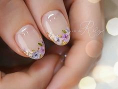 Dry Flower Nail Art Designs, Real Flower Nail Designs, Flower Decal Nails, Flower Petal Nails, Nails With Real Flowers, Dried Flower Nails Acrylics, Real Flower Nails, Dried Flower Nails, Dried Flower Nail Art