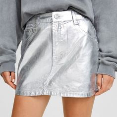 Brand: Bershka Silver Mini Skirt Brand New Never Used Material Is Cotton Size Label Is 32 Which Equals To L/Xl Measurements: Waist: 33.46 Inches Hips: 44.88 Inches Denim Styling, Leather Miniskirt, Dresses With Cowboy Boots, Silver Skirt, Ball Gown Skirt, Metallic Dress, Leather Mini Skirts, Denim Fashion, Leather Skirt