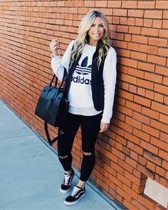 fall fashion, adidas original, adidas sweatshirt outfit, leggings outfit, vans outfit Adidas Sweatshirt Outfit, Sweatshirt Outfit Leggings, Sweatshirt Outfit Winter, Outfit Vans, Sweatshirt Dress Outfit, Vans Outfits, Sonus Festival, Adidas Outfits, Tennis Shoe Outfits Summer