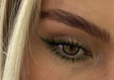 Makeup Looks Blue Green Eyes, Green Eyes Green Eyeliner, Green Eyeliner Green Eyes, Pretty Eye Makeup For Green Eyes, Eyeshadow To Make Green Eyes Pop, Makeup With Green Eyeliner, Green Eyeliner Makeup Looks, Natrulmake Up Looks, Green Liner Makeup Looks