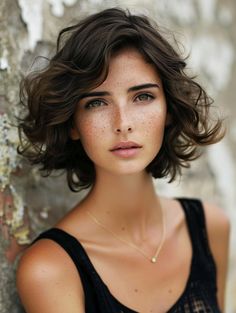 Best Medium Hairstyles for Round Faces - Top Picks Medium Hairstyles For Round Faces, Shoulder Length Bob Haircut, Classic Bob Haircut, Line Bob Haircut, Chic Bob, Bob Haircut For Round Face, Blonde Bob Haircut, Asymmetrical Bob Haircuts, Trendy Bob Hairstyles