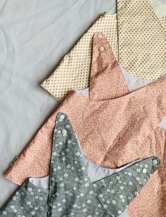 Do you love to sew? are you just beginning or have been sewing for years? Either way this pattern is for everyone! Its a simple but very cute style of bib for your baby or toddler. It has snap shoulders and a full   front to cover to the knees. I sell the same bibs in my shop, but I thought since there are a ton of sewers out there maybe I should start offering my hand drafted patterns as well. I was always interested in sewing but I didn't learn to draft patterns until I studied fashion design. Cute Handmade Cotton Bib, Diy Bibs, Toddler Apron, Sewing Courses, Toddler Photos, Toddler Bibs, Bib Pattern, Study Style, Baby And Toddler