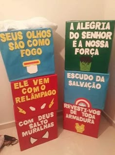 three books are stacked on top of each other in different colors and sizes, with the title seus olhos sao como fo fogo