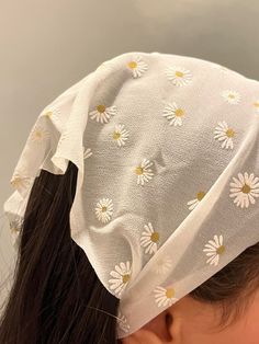 Diy Head Scarf, Vogue Accessories, Aesthetic Vogue, Mixed Signals, Classy Photography, Bandana Hairstyles, Retro Hairstyles, How To Wear Scarves