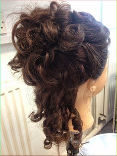 Looking for some boho wedding hairstyle inspiration? Check out these gorgeous boho wedding hairstyles for long hair that will add a touch of whimsy to your bridal look. From loose waves to braided updos, these styles are perfect for a romantic and relaxed wedding vibe. Whether you're having a beach wedding or a rustic outdoor celebration, these boho hairstyles will complement your bohemian style effortlessly. Victorian Era Hairstyles, Vampire Hair, Hair Mirror, Steampunk Hairstyles, Hair Curl, Gothic Hairstyles, Barrel Curls, Goth Hair