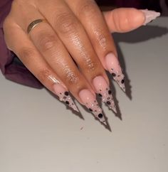 Birthday Nails Gel, Rhinestone French Tip Nails, Short Stiletto Nails Designs, Rhinestone French Tip, Acrylic Nails Wedding, Stilettos Nails, Stiletto Nails Short