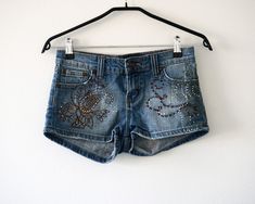 Vintage 1990's jean short in mint condition Waist: 36 cm Hips: 40 cm Length: 22 cm  95 % Cotton 5 % Elastan Cheap Y2k Jean Shorts For Spring, Cheap Y2k High Waist Jean Shorts, Cheap Y2k Style Short Jeans, Cheap Y2k Short Jeans, Cheap Blue Y2k Shorts, Retro Denim Jean Shorts, Cheap Retro Denim Jean Shorts, Cheap Grunge Denim Jean Shorts, Cheap 90s Style Jean Shorts For Summer