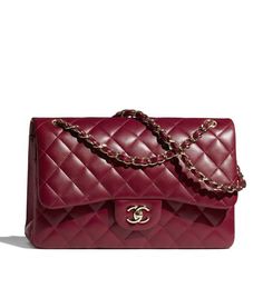 12 Classic Bags That Will Always Be Stylish | Who What Wear UK Chanel Handbags Classic, Mode Chanel, Chanel Store, Chanel Couture, Chanel Official Website, Couture Mode, Pretty Bags