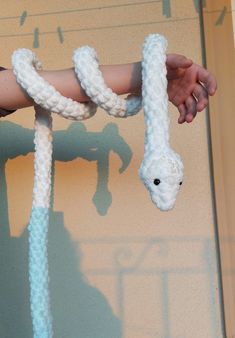 Crochet white snake demon slayer Snake Crochet, Long Snake, Crochet Amigurumi Free Patterns, Crochet Simple, Snake Patterns