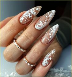 Unique Christmas Nails, Christmas Naildesign, Classy Nail Art Ideas, Snow Nails, Nail Art Noel, Festive Nail Designs, Natural Nail Designs, Holiday Nail Designs, Christmas Nail Art Designs