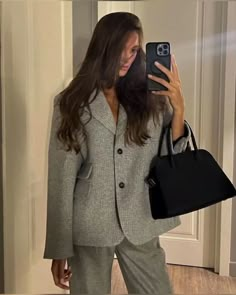 Business Outfits Aesthetic, Corporate Siren, Chique Outfits, Nina Dobrev, Mode Inspo, Autumn Outfit, Work Attire, Business Outfits, Office Fashion