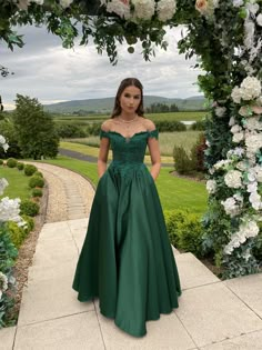 Emerald Green Dresses Prom, Green Prom Dress 2023, Dresses Green Emerald, Green Prom Dress A Line, Dark Green Dresses Formal, Prom Dresses Aesthetic Green, Prom Dresses 2022 Emerald Green, Prom Dresses 2022 Green, Pretty Green Prom Dresses