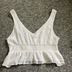 Very Cute Slight Peplum Cropped Tank Top, Great For Spring/Summer, Feel Free To Dm With Any Questions! Originally $25 Casual V-neck Crop Top For Beach, Feminine V-neck Crop Top For Vacation, Summer V-neck Crop Top For Vacation, Feminine Crop Top Tank Top For Summer, V-neck Tank Top For Beach Day Out, Beach Season V-neck Tank Top For Day Out, Beach Season V-neck Tank Top, Cropped Summer Tank Top, Summer Linen Tops For Brunch