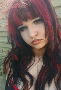 Alternative Hair Highlights, Red Black Scene Hair, Black And Red Skunk Hair, Black And Red Chunky Highlights Curly Hair, Low Visual Weight Hair, Whole Head Dyed Hair, Chunky Hair Dye, Red And Black Striped Hair, Red And Black Raccoon Tails Hair