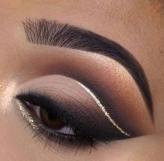 Black Eye Makeup, Gold Makeup Looks, Eye Makeup Images, Dark Eye Makeup, Silver Makeup, Gold Eye Makeup, Prom Eye Makeup, Eye Makeup Techniques, Fall Makeup Looks