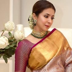 Saree Photography, Urmila Matondkar, Grammar Tenses, Brocade Blouse Designs, Golden Saree, Saree Hairstyles, Banarsi Saree