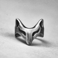 ✪Product details: ◆Material: 925 silver/brass ◆Size: US size 7, about 19mm wide ◆Weight: about 7g (silver)/6g (brass) As jewelry is handmade, sizes will vary slightly. Weight and size will vary based on each individual's needs. ◆About the design: This is a handmade classic geometric fox ring with perfect details, thick texture, antique workmanship, and high requirements for craftsmanship. Shown is my original antique finish but also available in all black or polished finish. Please message me if you would like this ring in a different finish or ring size.  In this world, you will not find another exactly the same. You can even ask us to engrave the text you want on the logo. This is your unique silver jewelry. We will never forget the pursuit of quality, you can trust us. All my jewelry ar Fox Ring, Geometric Fox, Unique Silver Jewelry, Fox Gift, Faceted Ring, Silver Fox, Antique Finish, Easy Gifts, Perfect Ring