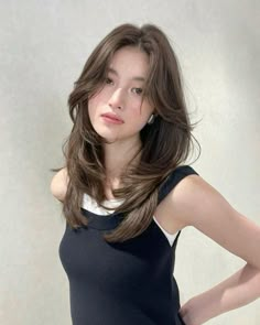 Haircuts For Long Hair Round Face Asian, Asian Hairstyles For Round Face, Layered Haircuts Straight Hair Medium, Layered Haircuts For Square Faces, Asian Hair Layers Medium, Haircuts For Round Faces Asian, Summer Hair Asian, Low Visual Weight Hairstyles, Korean Women Haircut