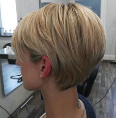 Thick Straight Hair, Straight Thick Hair, Classy Hair, Chic Short Haircuts, Thick Hair Cuts, Thick Wavy Hair, Hairstyles For Thick Hair, Hair Haircuts, Short Hairstyles For Thick Hair