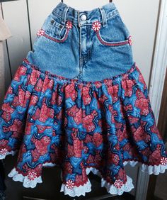 A pair of jeans transformed into a jean skirt. Diy Jean Skirt Design, Jeans Skirt Diy Upcycling, Jeans Skirt From Old Jeans, Jean Skirt Patchwork, Diy Jeans Skirt From Pants, African Skirts, Beautiful Prom Dresses, Cowboy Outfits