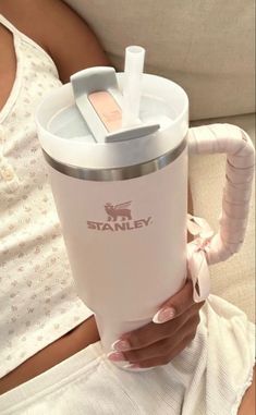 Pink Lifestyle, Coffee Smoothie, Soft Girl Aesthetic, Stanley Quencher, Pink Girly Things, Tea Or Coffee, Insulated Cups, Vintage Vogue, Pink Princess