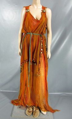 Ancient Roman Clothing, Greek Dress, Roman Costume, Ancient Dress, Fest Outfits, Roman Fashion