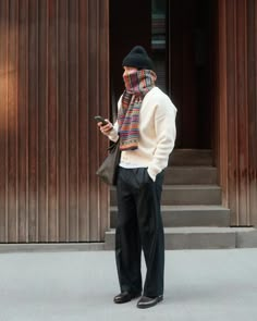 Osaka Winter Outfit, Men Scarf Outfit, Men’s Cardigan Outfit, Cardigan Men Outfit, Winter Scarf Men, Scarf Outfit Men, Men's Winter Outfits, Winter Outfits Casual Cold, Daniel Simmons