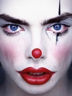 Hauntingly beautiful. Alex Box #makeup Scary Clown Face, Erwin Olaf, Pierrot Clown, Behind Blue Eyes, Send In The Clowns, Clown Faces, Scary Faces, Scary Clowns, Creepy Clown