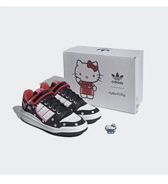 Hello Kitty Shoes, Oki Doki, Forum Low, Elegante Y Chic, Adidas Forum, Hello Kitty Characters, Black And White Shoes, Adidas X, Pink Shoes