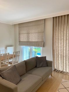 Blackout curtains Material Blinds Roman Shades, Cloth Blinds For Windows, Blinds For Living Room Windows, Roman Curtains Living Room, Ceiling Blinds, Modern Roman Blinds, Roman Blinds Bedroom, Roman Blinds Living Room, Roman Blinds Kitchen