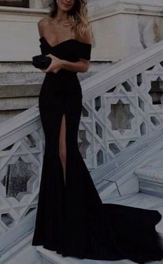 Gala Black Dresses Elegant, Luxury Formal Dress, Black Ball Dress Classy, Gala Dresses Elegant Black, Black Gala Dress Classy, Mafia Dresses Aesthetic, Black Prom Dress Classy, Gala Dress Aesthetic, Formal Gala Dresses Classy