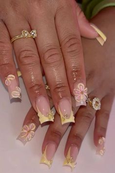 Yellow 3d Nail Designs, Nail Art Designs 3d Flowers, Orange Nails 3d Flowers, Aura Nails 3d Flower, Coffin 3d Nail Designs, Original Nail Ideas, Clear 3d Flower Nails, Short Nails Crazy Design, Acrylic Nail 3d Flower