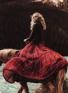 Tartan Isabel Lucas, Paolo Roversi, Tartan Skirt, Tim Walker, Stil Boho, Plaid Shirts, Bohol, Beauty And Fashion, Plaid Christmas