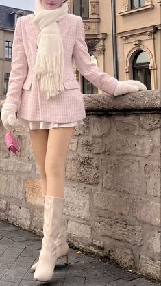 Pink Winter Outfit Classy, Coquette Business Outfit, Girly Winter Outfits Pink, Pink Outfit Classy, Kawaii Fall Outfits, Classy Girly Outfits, Romantic Outfits For Women, Coquette Fashion Outfit, Winter Outfits Coquette