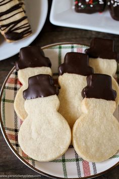 some cookies are on a plate with chocolate