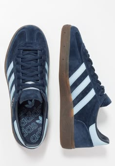 adidas Originals HANDBALL SPEZIAL UNISEX - Trainers - collegiate navy/clear sky Looks Adidas, Mode Zara, Funky Shoes, Looks Street Style