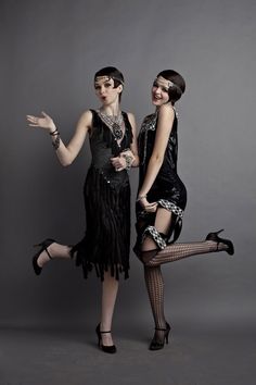 #TheGreatGatsby #1920s #Fashion - how cool would this be for the reception.. roaring 20's themed party Burlesque Vintage, Paul Poiret, 20s Flapper, Modern Costumes, Gatsby Theme