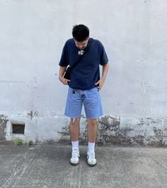 Comfy Outfits Summer Men, Summer Outfits Men Jeans Shorts, Men Short Jeans Outfit, Adidas Samba Summer Outfit Men, Short Men Streetwear, Mens Jeans Shorts Outfits, Streetwear Fashion Summer Men, Summer Outfit Men Streetwear, Short Jeans Men Outfits