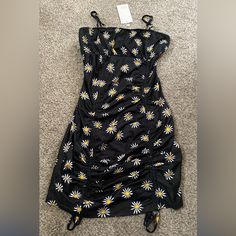 Size Medium Daisy Flowers All Over Cinches On The Sides Cute Little Summer Dress Or For Photo Shoots Even A Picnic Dress. Daisy Clothes, Romwe Dress, Picnic Dress, Daisy Dress, Daisy Flowers, A Picnic, Daisy Flower, Summer Dress, Colorful Dresses