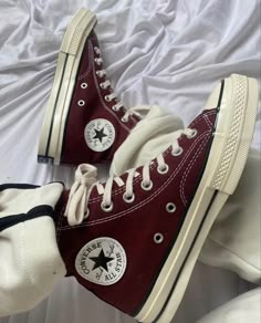 Dark Red Converse, Beads Makeup, Converse Collection, Red Chucks, Fit Accessories, House Mansion, Wine Alcohol