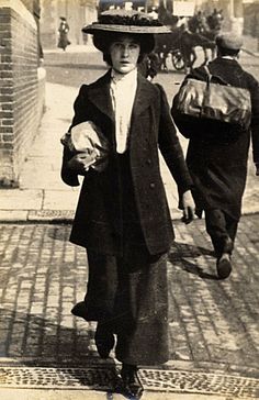 Church Street, Kensington, May, 1906 Fashion In London, The Sartorialist, 1900s Fashion, The Edwardian Era, Historical Dress, Edwardian Style, New Century, King Edward, My Fair Lady