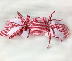 Peppermint Candy Decorations, Peppermint Decorations, Peppermint Ornament, Peppermint Treats, Candy Cane Pattern, Lollipop Decorations, Christmas Peppermint, Decorations For Christmas, Candy Wreath