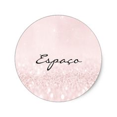 a round sticker with the word espaco written in cursive writing