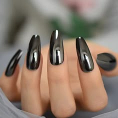 Black Metallic Nails, Black Nails With Chrome, Dark Chrome Nails, Metallic Nails, Black Nail