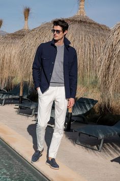 Macho Moda - Blog de Moda Masculina: 6 ESTILOS que estão DOMINANDO a MODA MASCULINA | Qual deles você mais se Identifica? Men In Paris Fashion, French Men Fashion, Rich Men Style, Parijanoutfits Men, Mens Classic Outfits, European Male Fashion, Loro Piana Summer Walk Outfit, Loro Piana Men Outfit, Best Men Outfit