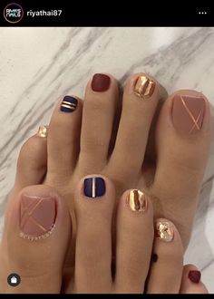 Brown Pedicure Ideas Toenails, Toenail Designs Fall, November Toe Nails, Fall Toe Designs, Brown Pedicure Ideas, Butterfly Pedicure, Pedicure Ideas Winter Toenails, Pedicure Ideas Fall