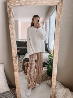 Brown And White Pants Outfit, Maroon Linen Pants Outfit, Trendy Preschool Teacher Outfits, Fall Pant Outfits, Xl Clothes For Women, How To Style Gingham Pants, Thanksgiving Teacher Outfit, Cute Pant Outfits, Teacher Outfits Neutral