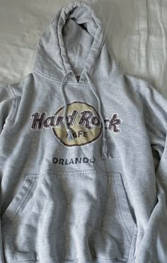 Hard Rock Cafe Outfit, Vintage Hoodies Aesthetic, Hoodie Aesthetic, Trendy Hoodies, Rock Cafe, Selling Clothes, Hard Rock Cafe